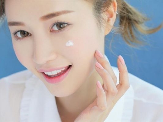 Làm sạch da và dưỡng ẩm trước khi make up sẽ đóng vai trò then chốt