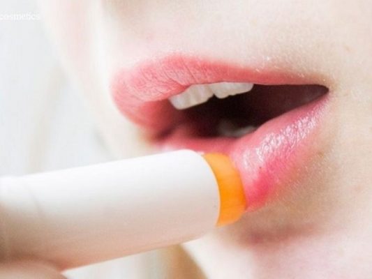 Sử dụng son có chì gây hại cho sắc tố môi, thâm môi, hại cho sức khỏe….